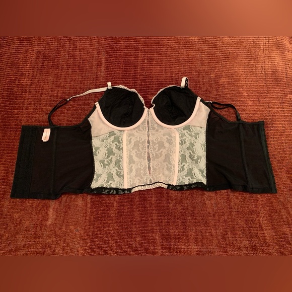 Black & Pink Lace Bra Lingerie Corset 💗 - Picture 5 of 10